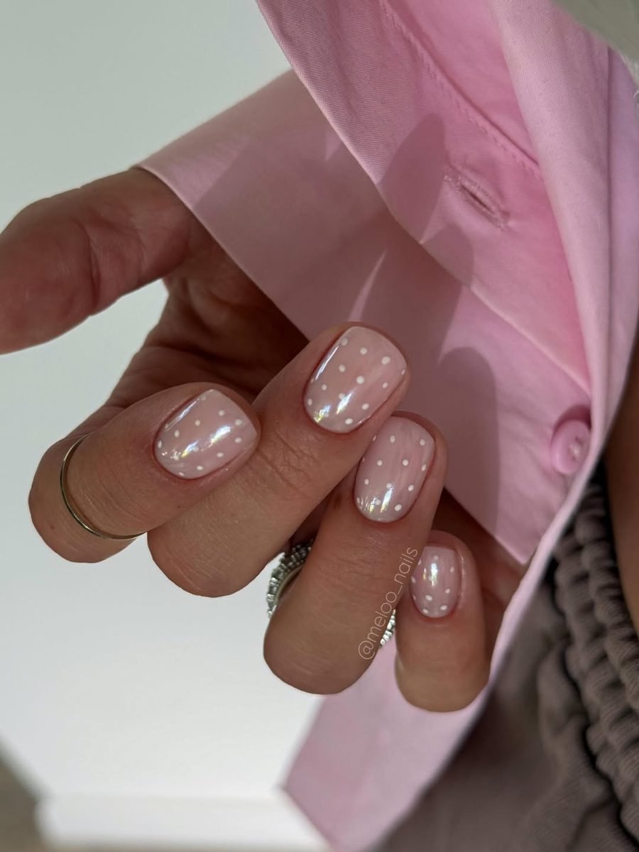 Soft Pink Short Nails with Fine Speckles