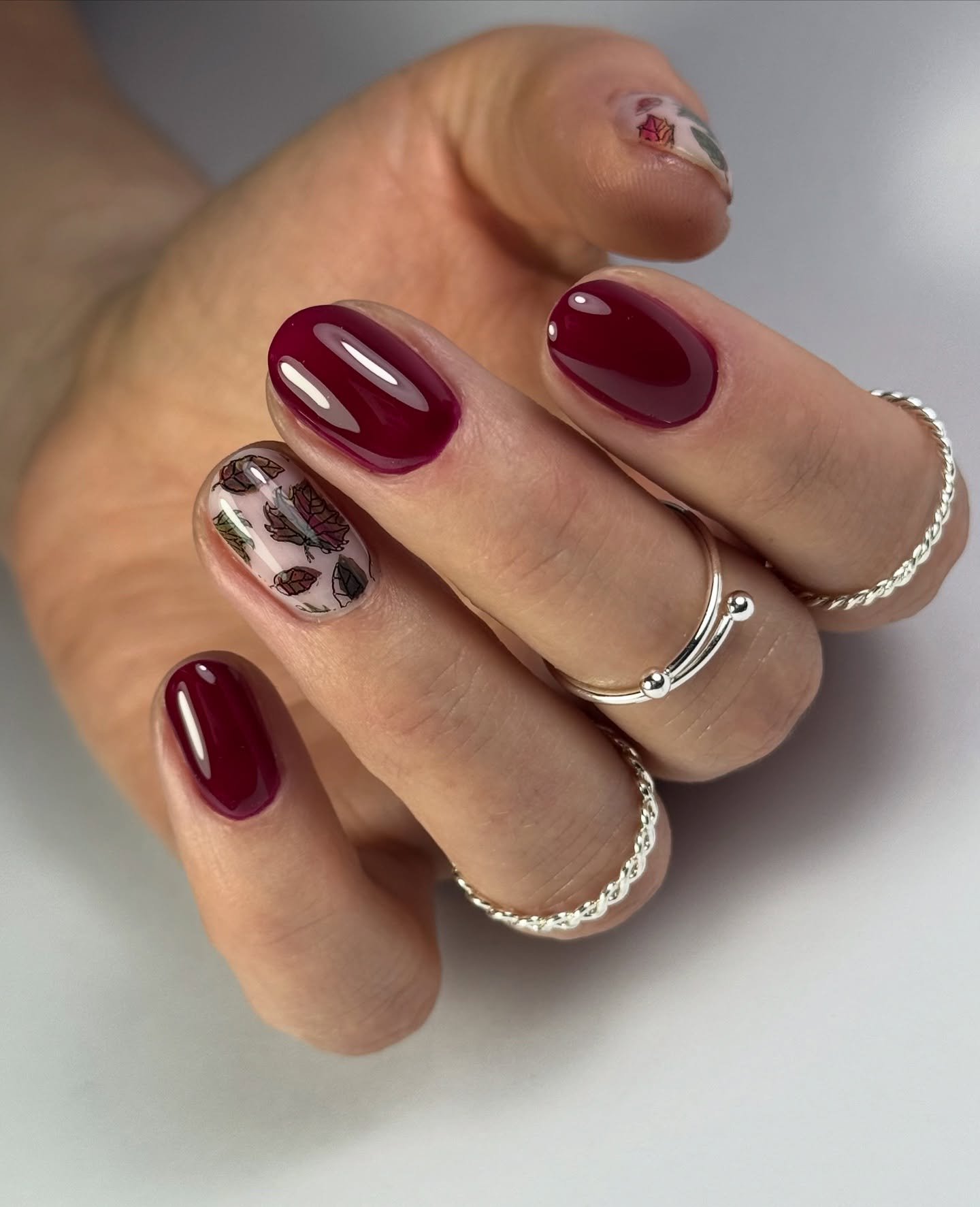 Short Wine Nails with a Floral Accent