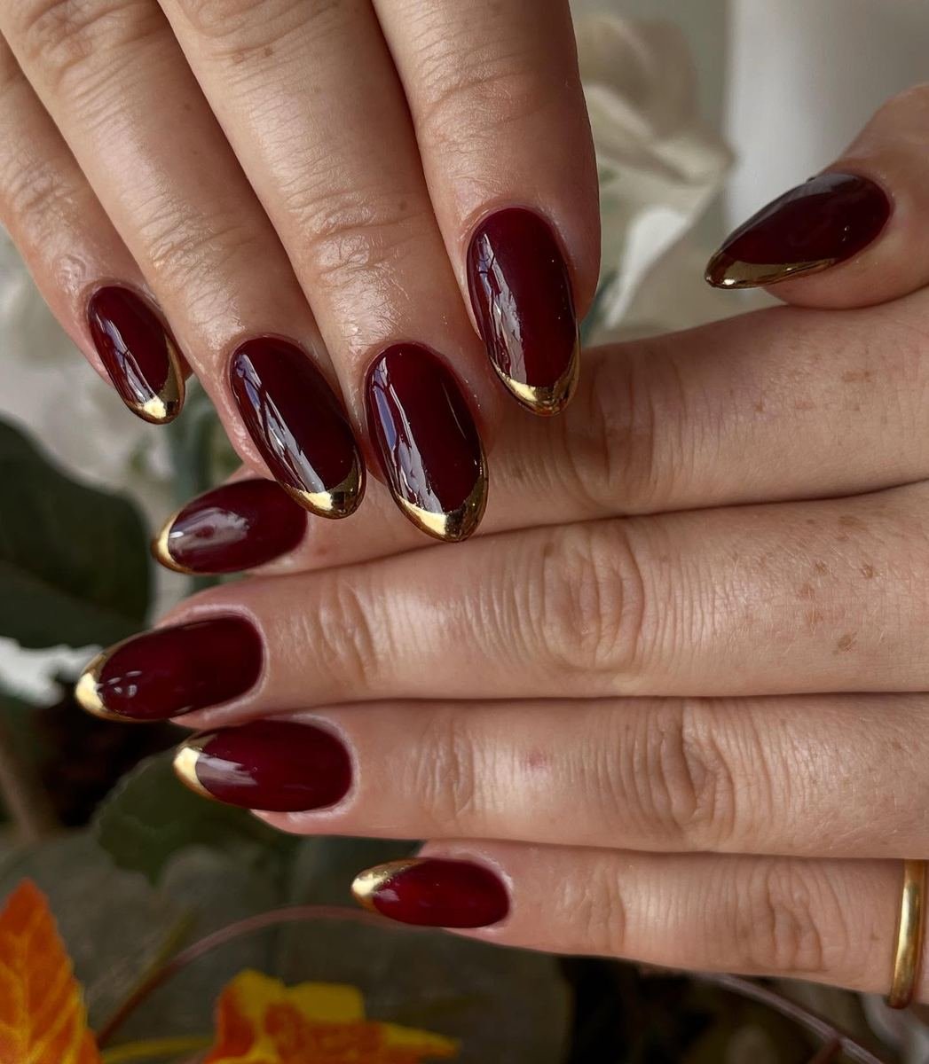 Wine almond nails with delicate line details